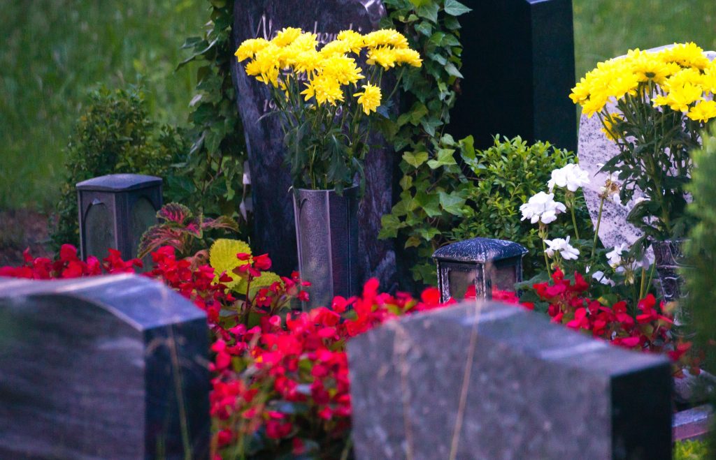 Entretenir et fleurir une sepulture PF Gladieux