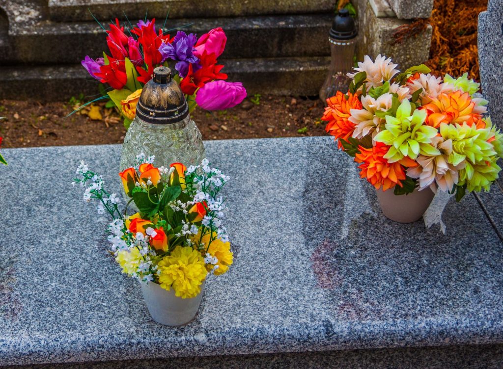 Entretenir et fleurir une sepulture PF Gladieux
